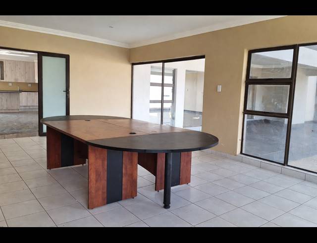 6 BEDROOM HOUSE FOR SALE IN RIVERSDALE